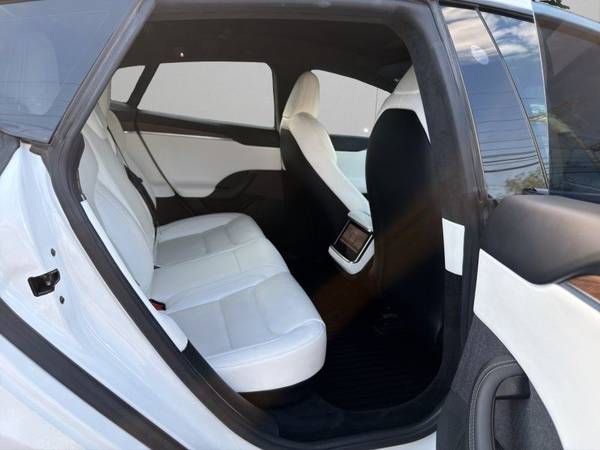 2022 Tesla, Import USA — Foto 12 z 12