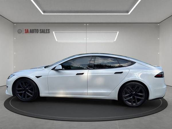 2022 Tesla, Import USA — Foto 2 z 12