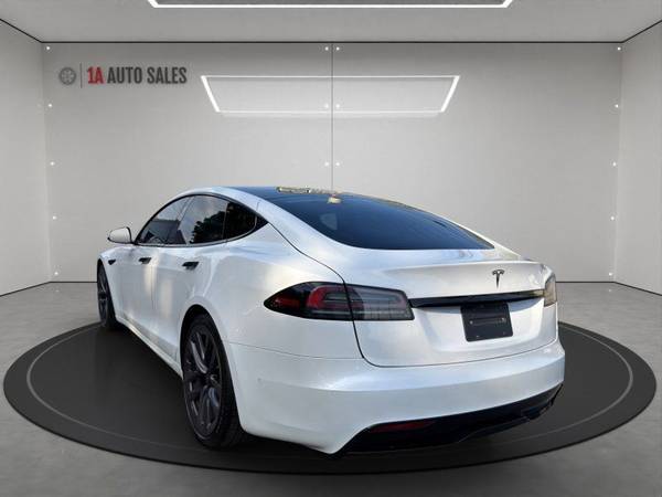 2022 Tesla, Import USA — Foto 3 z 12