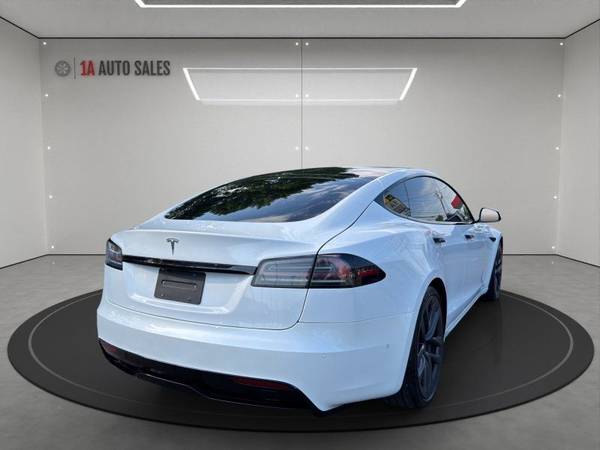 2022 Tesla, Import USA — Foto 5 z 12