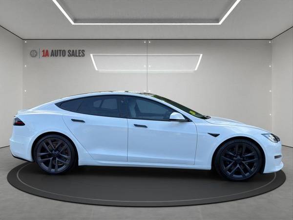 2022 Tesla, Import USA — Foto 6 z 12