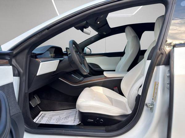 2022 Tesla, Import USA — Foto 9 z 12