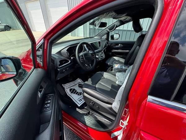 2027 Chrysler, Import USA — Foto 7 z 10
