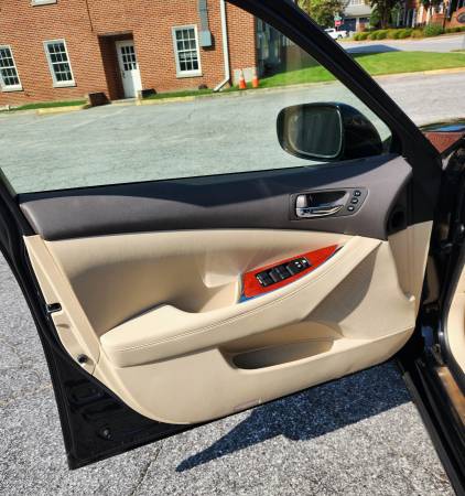 2012 Lexus, Import USA — Foto 6 z 12