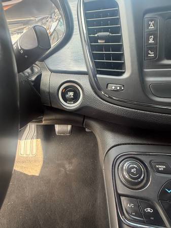 2015 Chrysler, Import USA — Foto 10 z 12