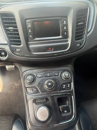 2015 Chrysler, Import USA — Foto 11 z 12