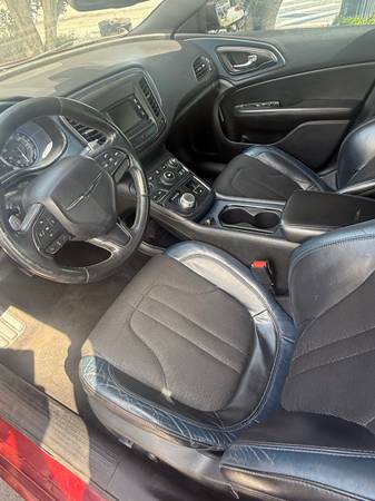 2015 Chrysler, Import USA — Foto 5 z 12