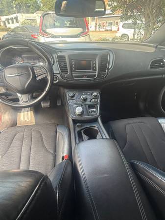 2015 Chrysler, Import USA — Foto 7 z 12