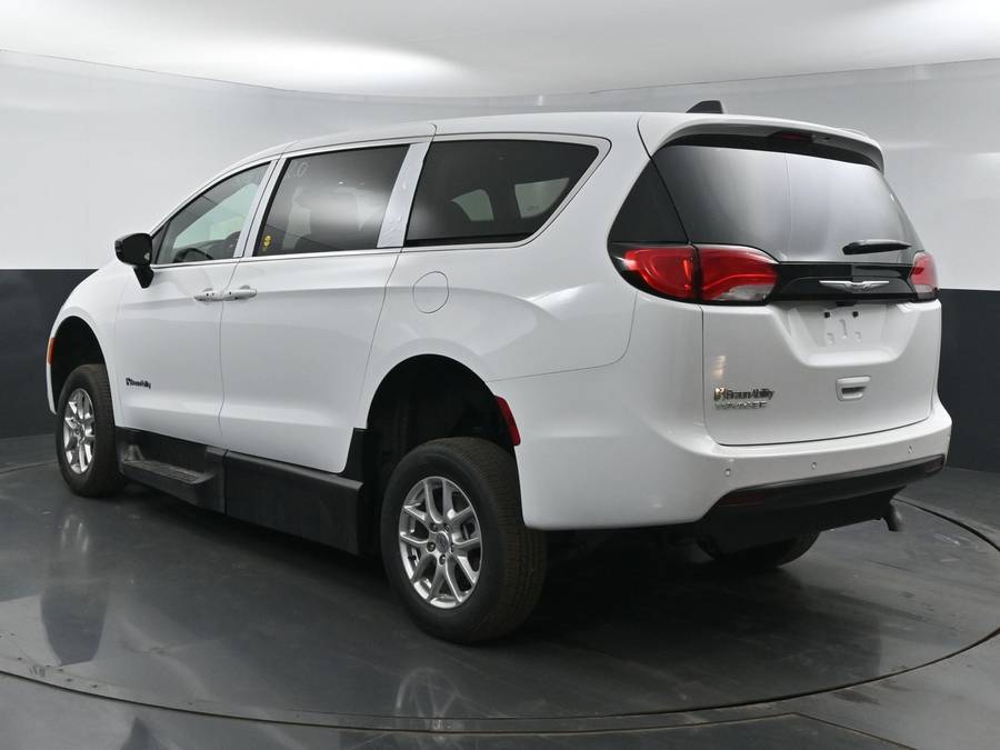 2025 Chrysler, Import USA — Foto 5 z 6