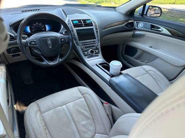 2017 Lincoln, Import USA — Foto 10 z 12
