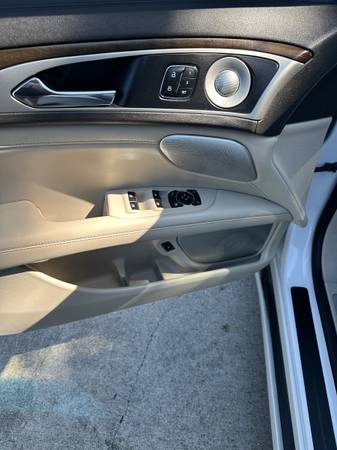 2017 Lincoln, Import USA — Foto 12 z 12