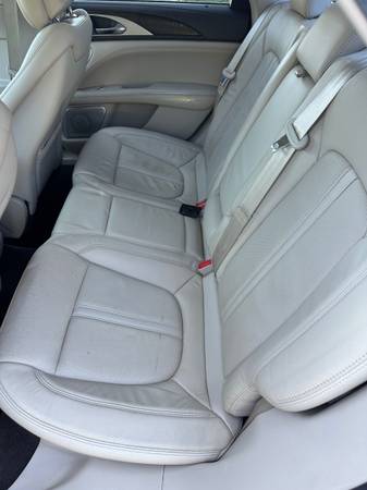 2017 Lincoln, Import USA — Foto 8 z 12