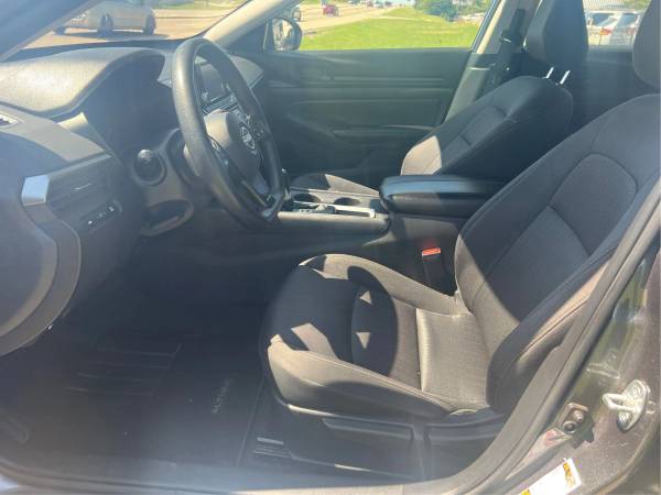 2023 Nissan, Import USA — Foto 9 z 12