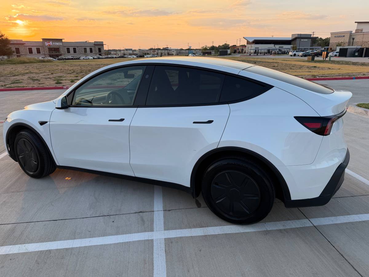 2026 Tesla, Import USA — Foto 10 z 12