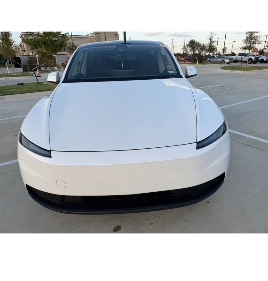 2026 Tesla, Import USA — Foto 2 z 12