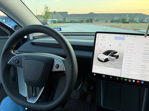 2026 Tesla, Import USA — Foto 3 z 12