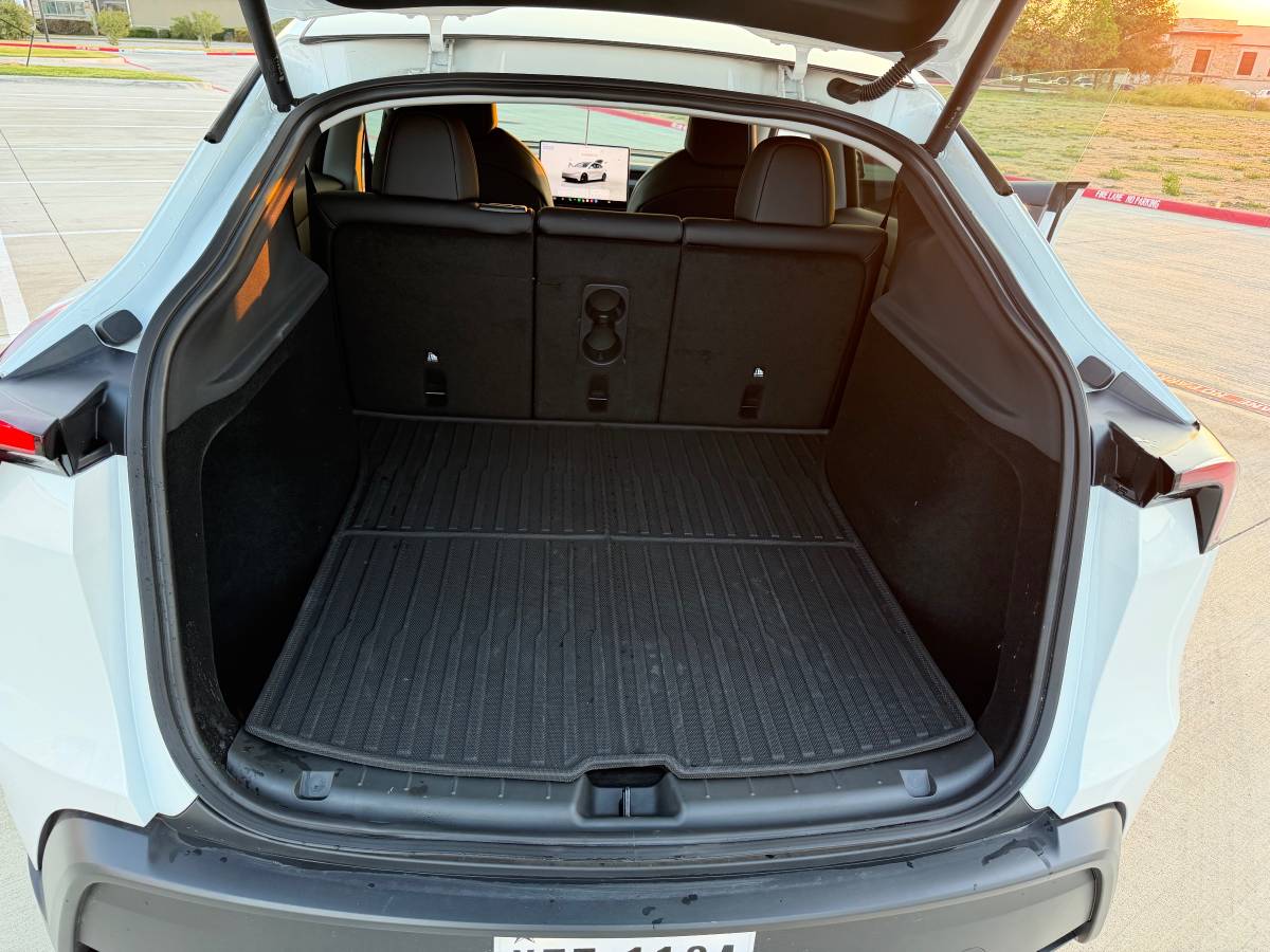 2026 Tesla, Import USA — Foto 7 z 12