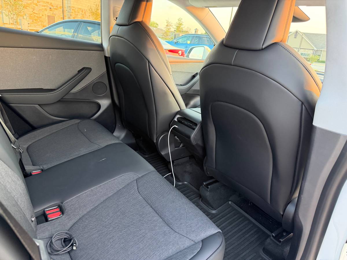 2026 Tesla, Import USA — Foto 8 z 12