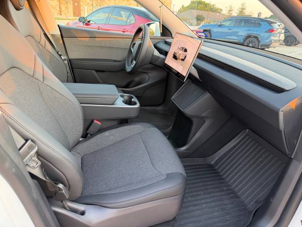 2026 Tesla, Import USA — Foto 9 z 12