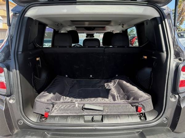 2016 Jeep, Import USA — Foto 11 z 12