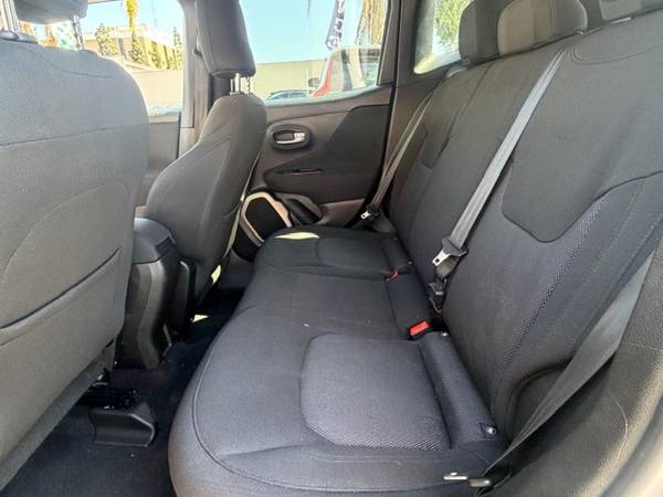 2016 Jeep, Import USA — Foto 8 z 12