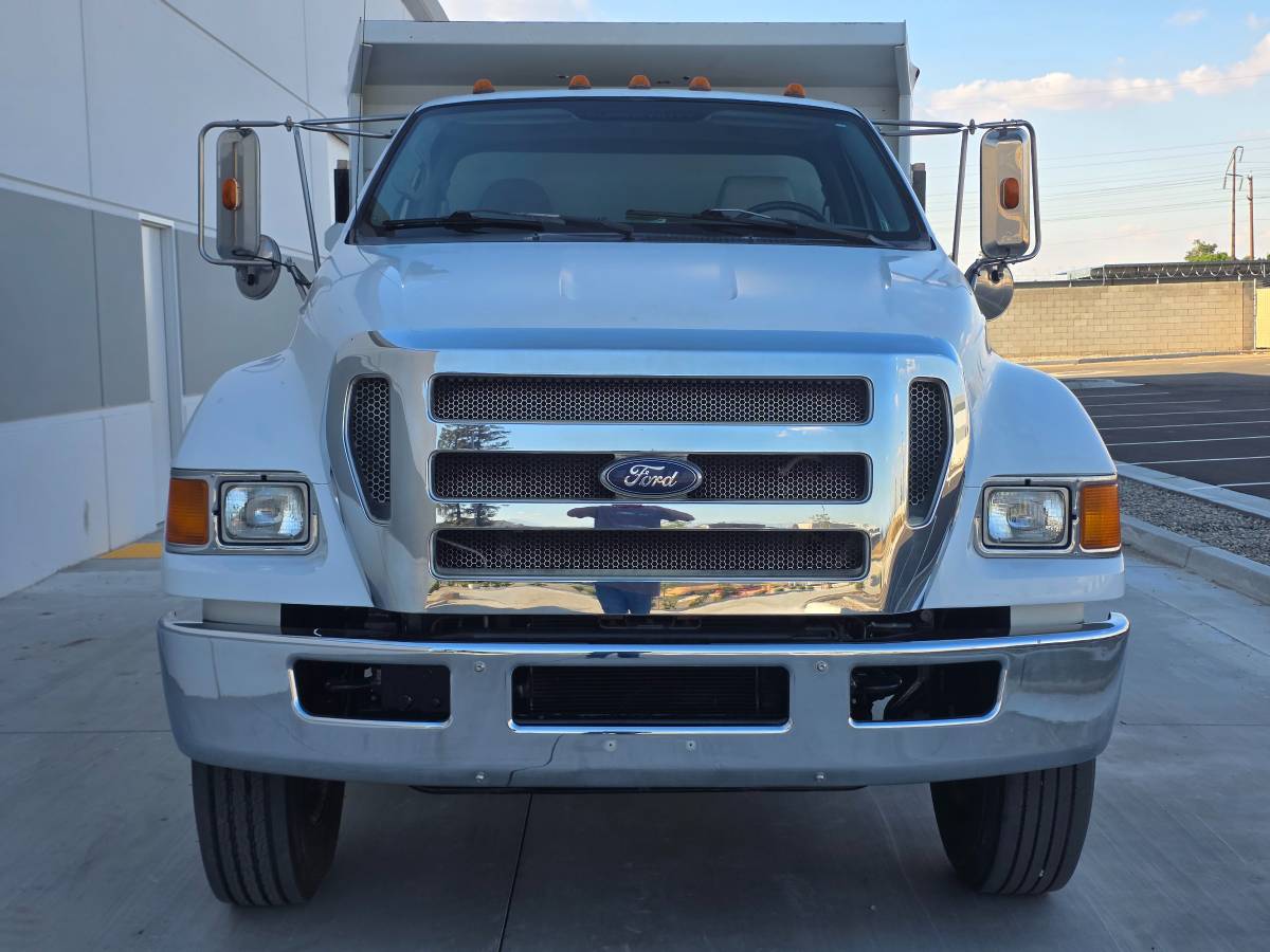2010 Ford, Import USA — Foto 9 z 12