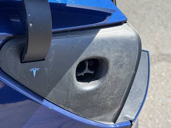2025 Tesla, Import USA — Foto 10 z 12