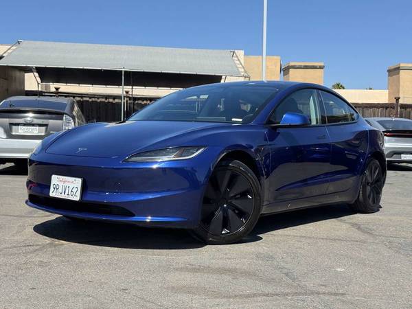 2025 Tesla, Import USA — Foto 2 z 12