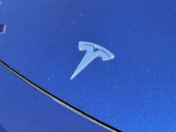 2025 Tesla, Import USA — Foto 4 z 12
