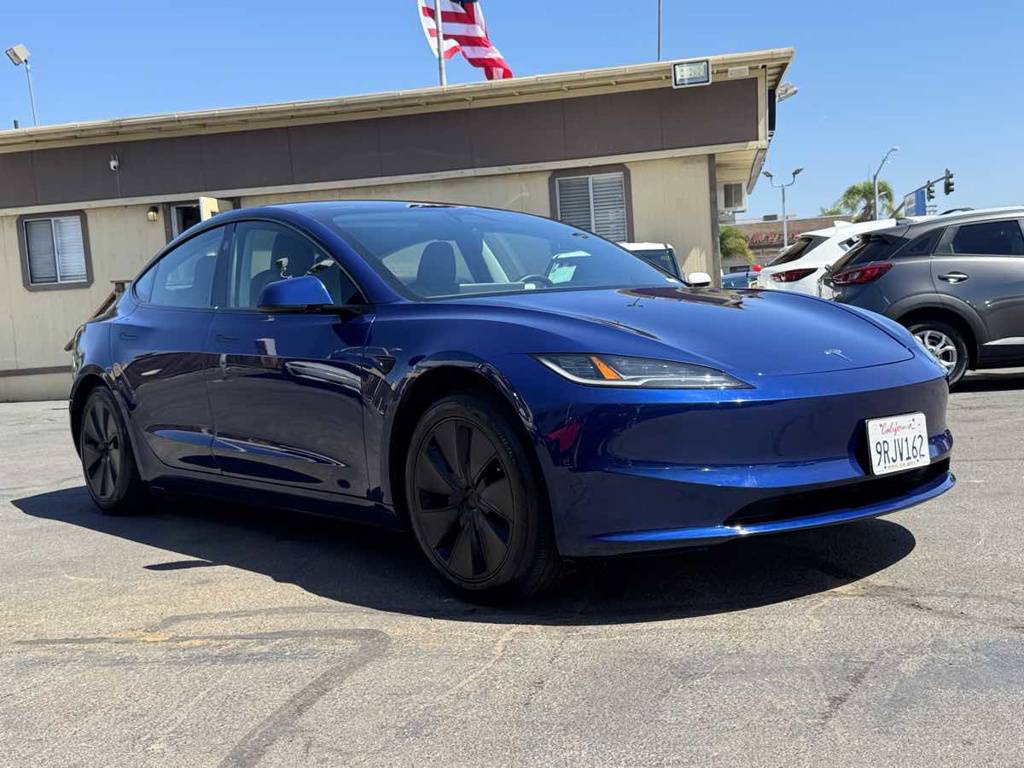 2025 Tesla, Import USA — Foto 5 z 12