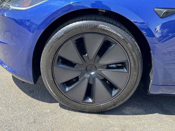 2025 Tesla, Import USA — Foto 7 z 12