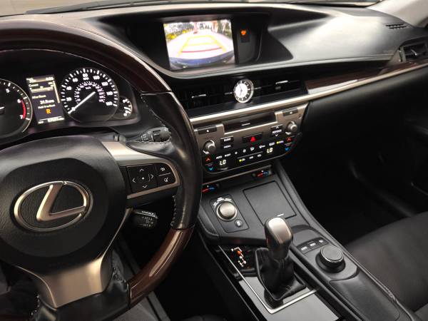 2016 Lexus, Import USA — Foto 9 z 12
