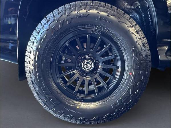 2017 Lexus, Import USA — Foto 8 z 12