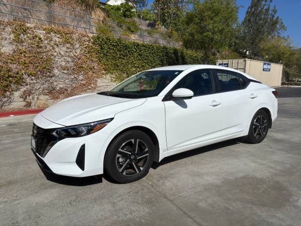 2025 Nissan, Import USA — Foto 2 z 6