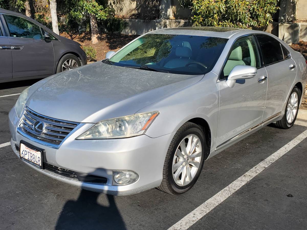 2010 Lexus, beige, Import USA — Foto 1