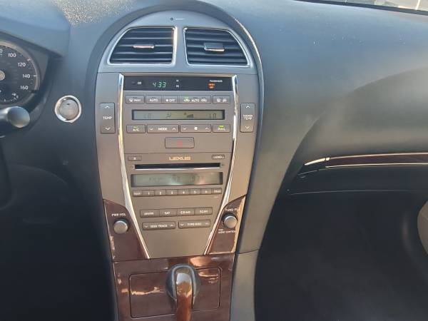 2010 Lexus, beige, Import USA — Foto 10 z 12