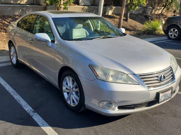 2010 Lexus, beige, Import USA — Foto 2 z 12