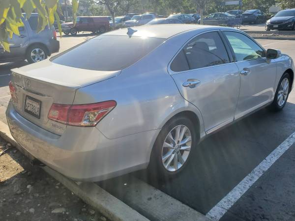 2010 Lexus, beige, Import USA — Foto 3 z 12