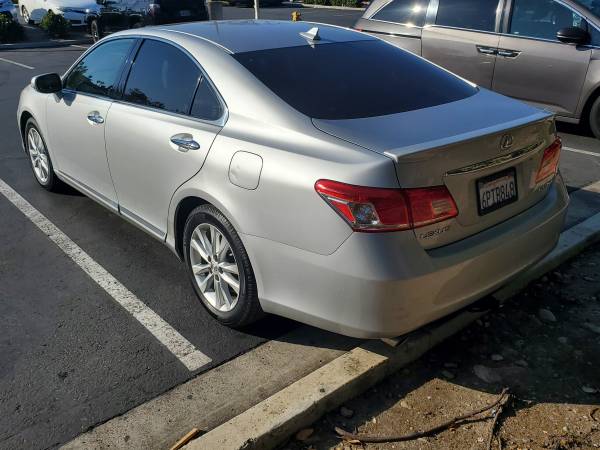2010 Lexus, beige, Import USA — Foto 4 z 12