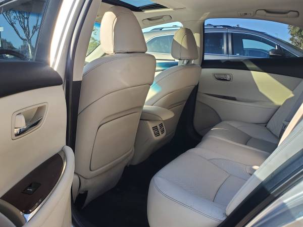 2010 Lexus, beige, Import USA — Foto 6 z 12