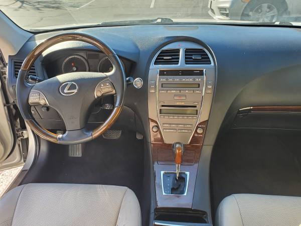 2010 Lexus, beige, Import USA — Foto 7 z 12