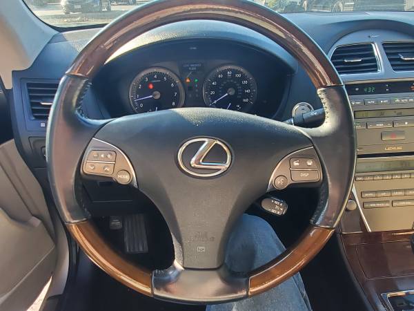 2010 Lexus, beige, Import USA — Foto 8 z 12