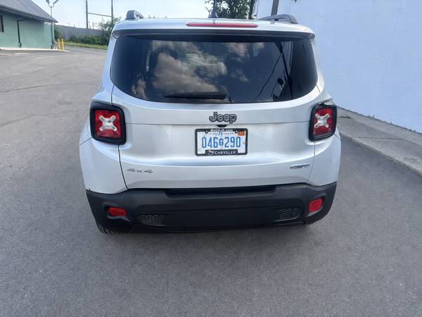 2017 Jeep, Import USA — Foto 5 z 12