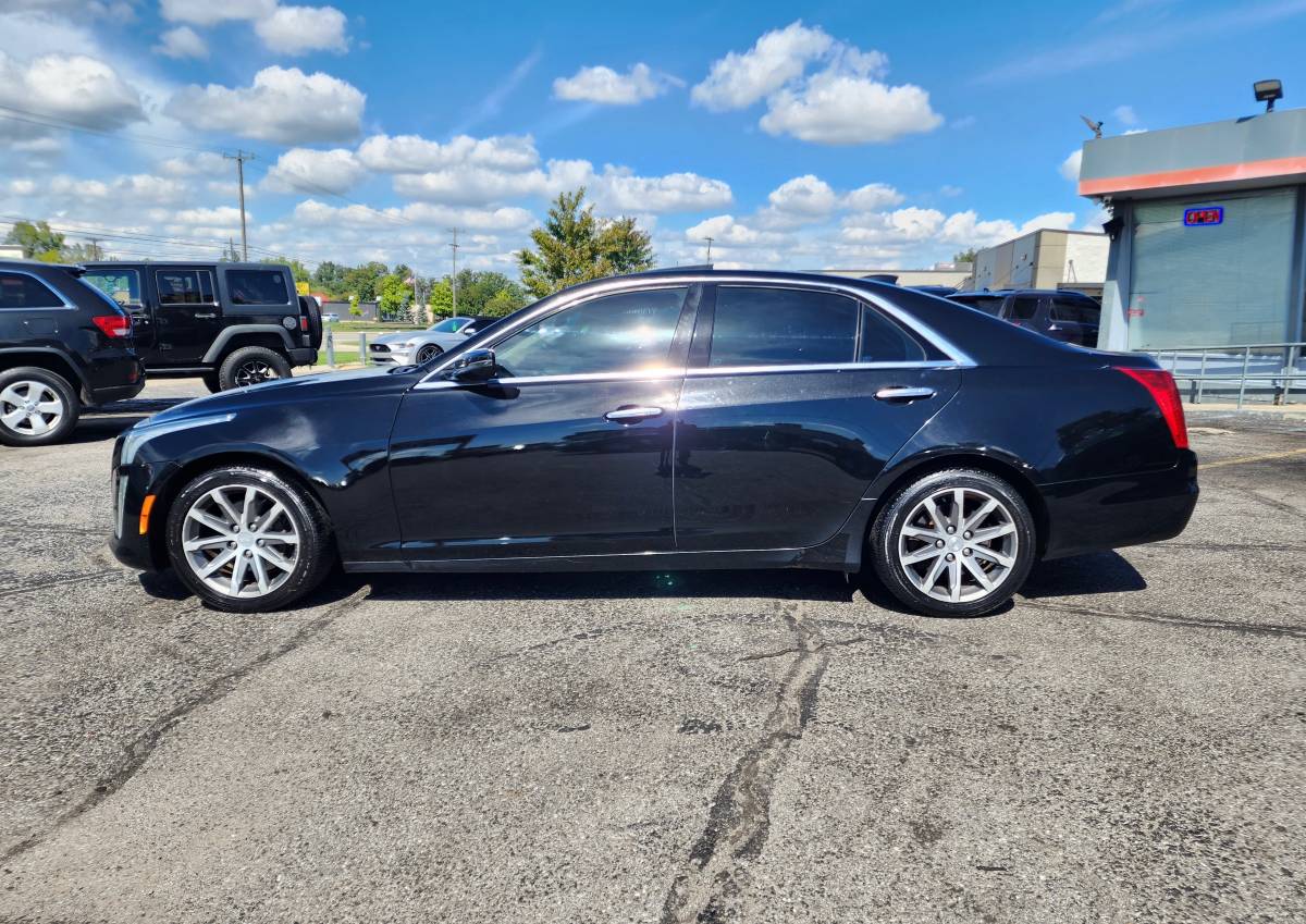 2016 Cadillac, Import USA — Foto 8 z 12