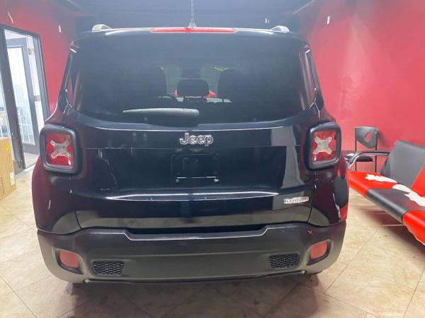 2017 Jeep, Import USA — Foto 8 z 12