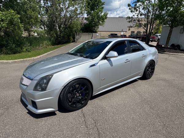2011 Cadillac, Import USA — Foto 2 z 12