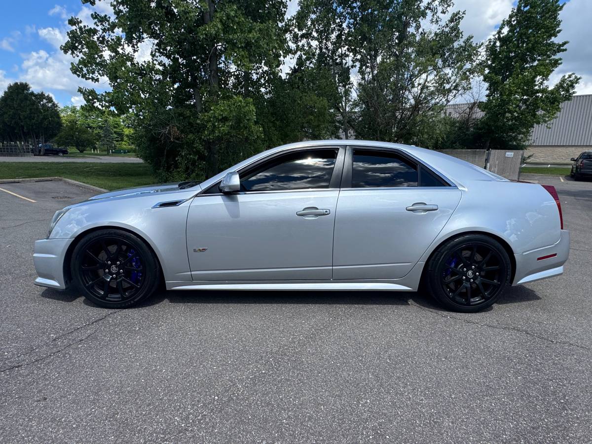 2011 Cadillac, Import USA — Foto 4 z 12