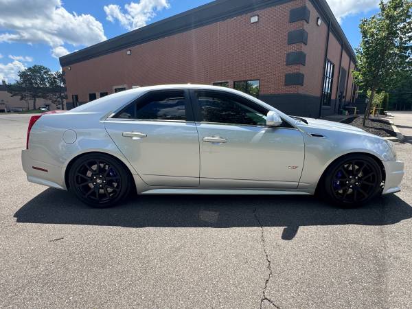 2011 Cadillac, Import USA — Foto 5 z 12