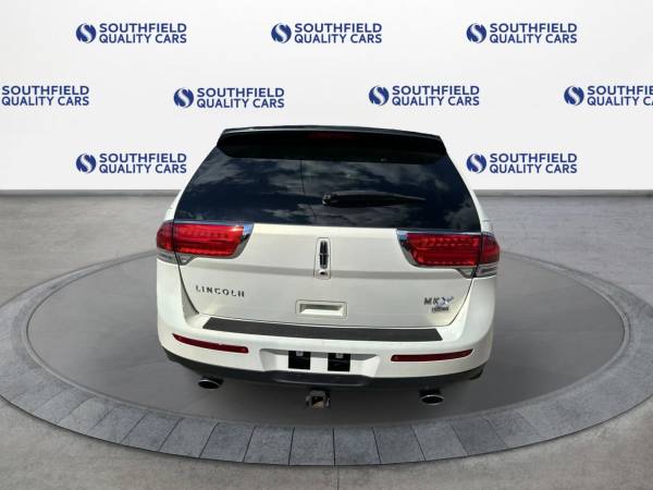 2013 Lincoln, Import USA — Foto 5 z 9