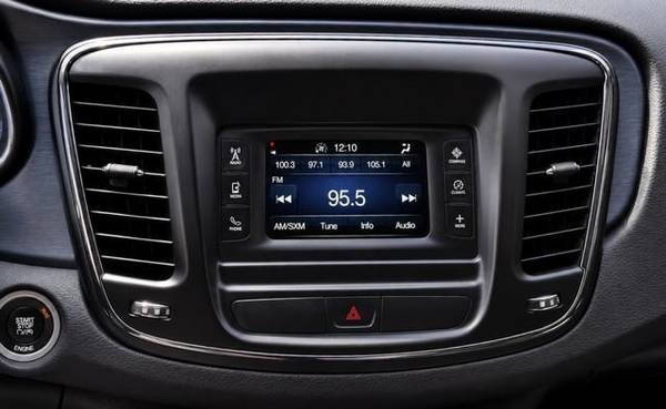 2015 Chrysler, Import USA — Foto 10 z 11